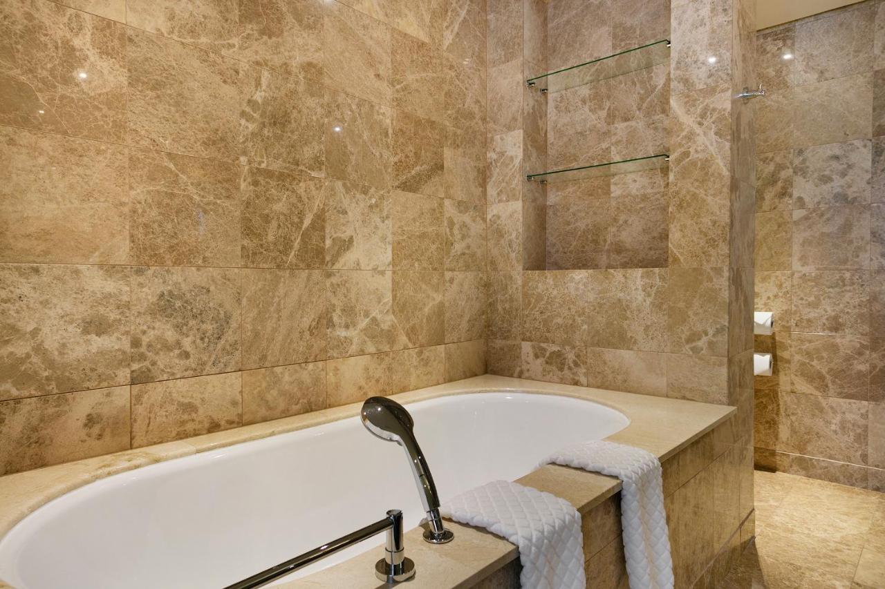 Taj Executive Suites, Private