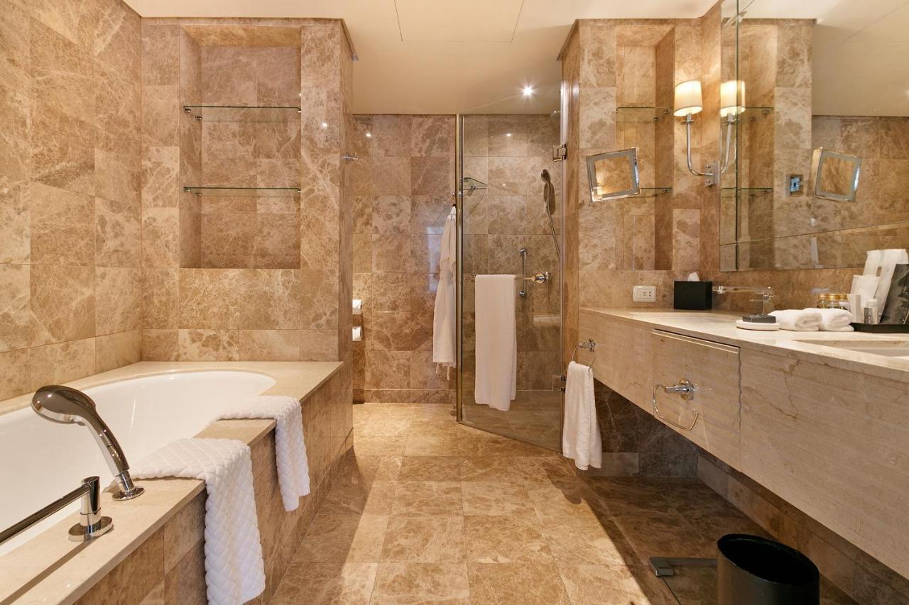 Taj Executive Suites, Private