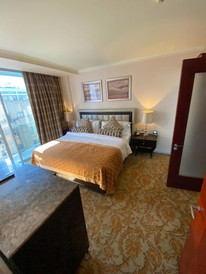Taj Executive Suites, Private