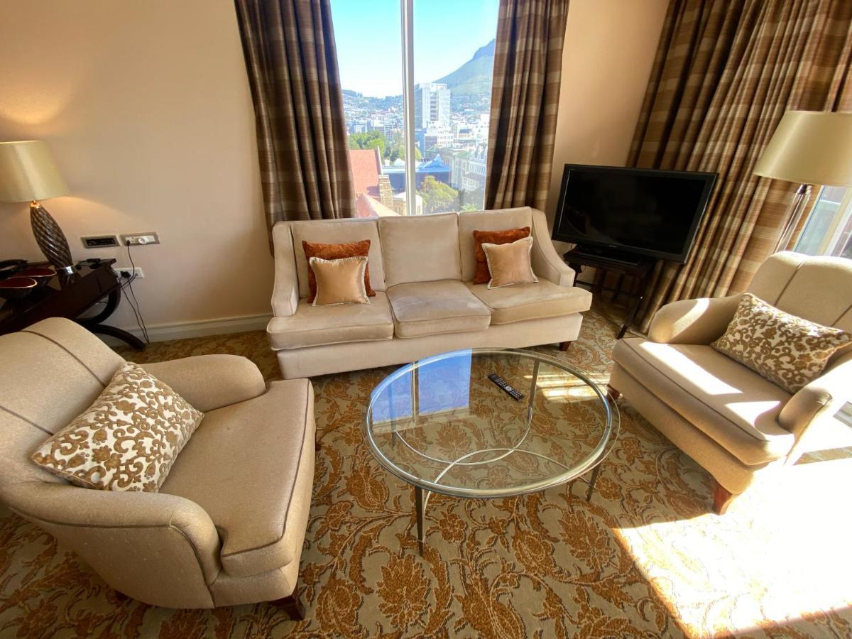Taj Executive Suites, Private Hotel