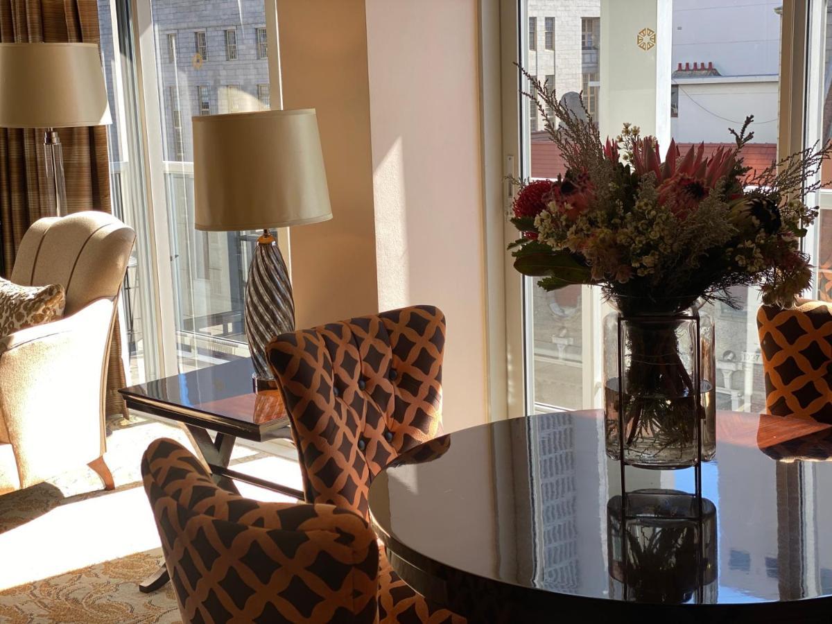 Taj Executive Suites, Private Hotel