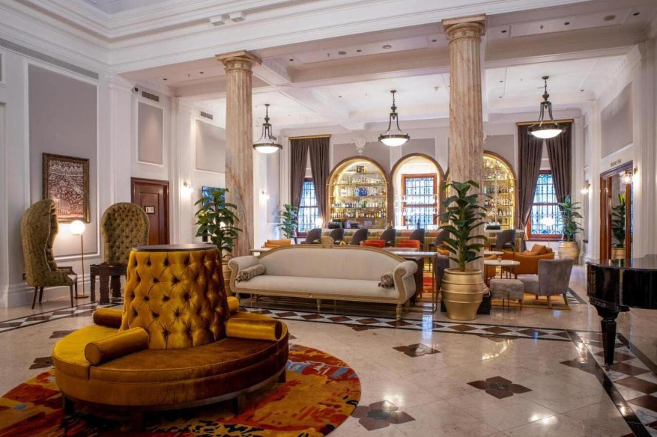 Hotel Taj Executive Suites, Private