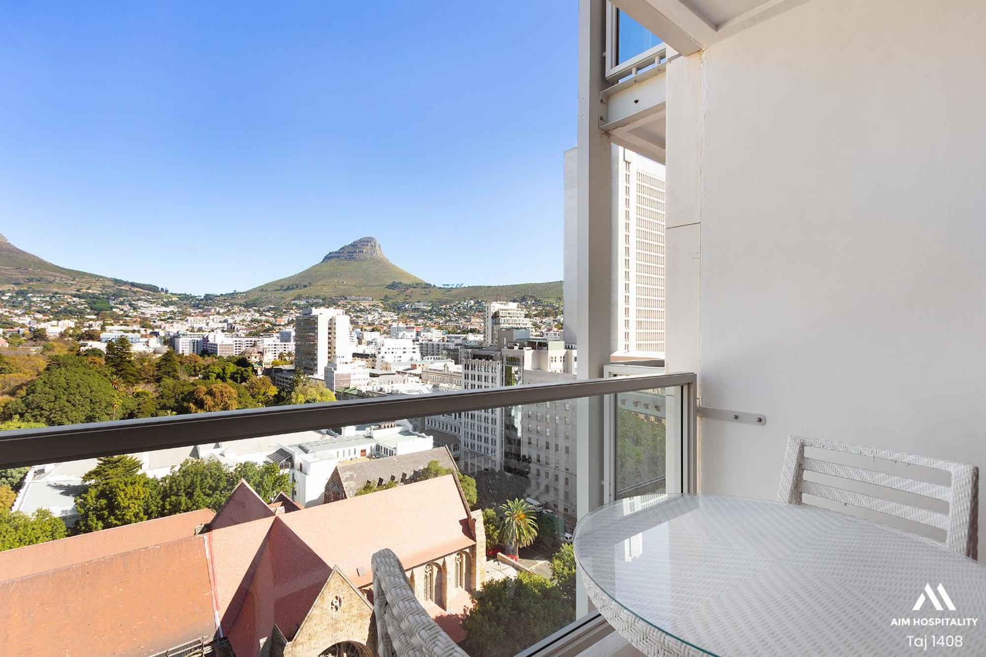 Hotel Taj Executive Suites, Private