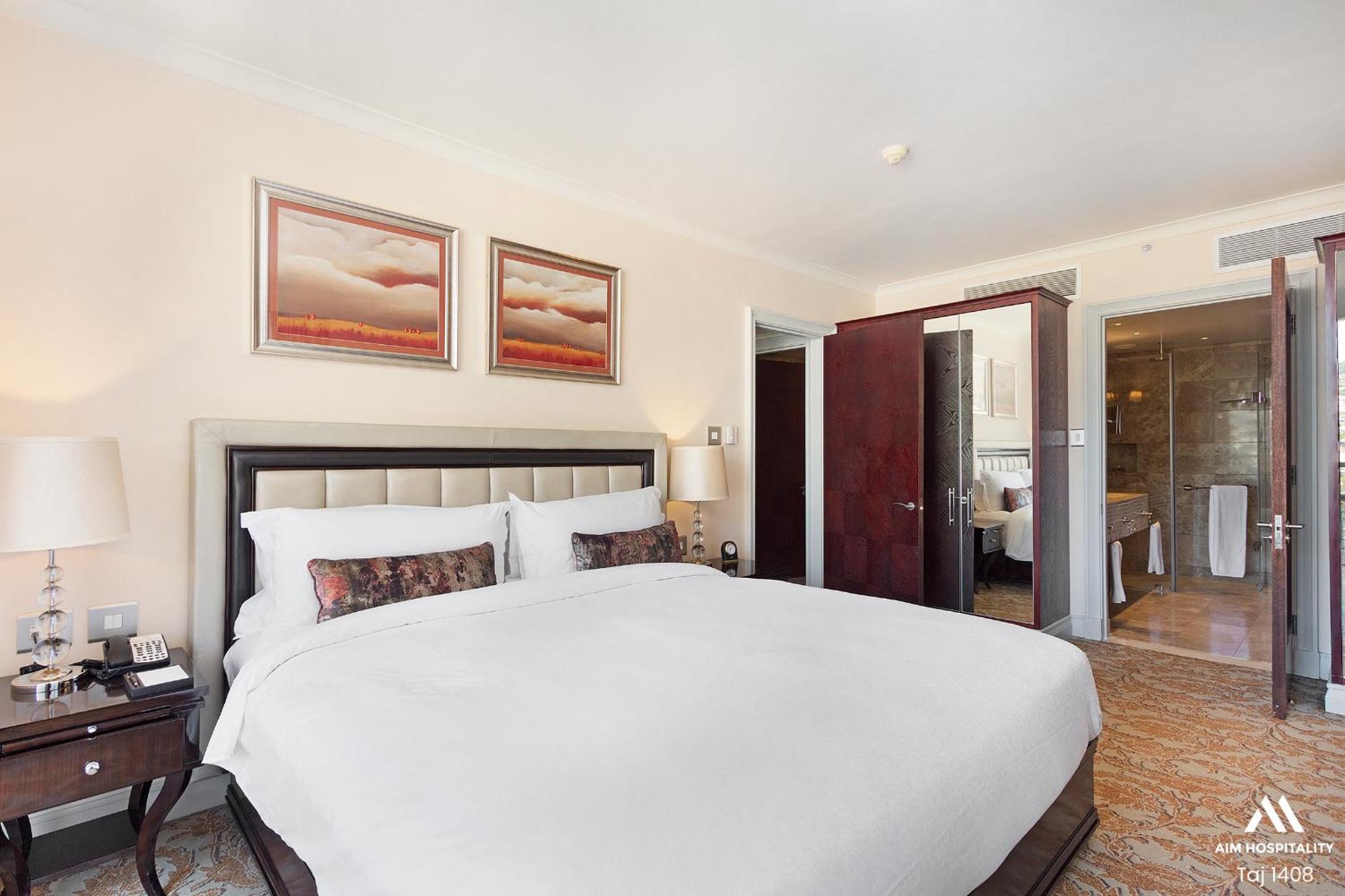 Taj Executive Suites, Private Hotel