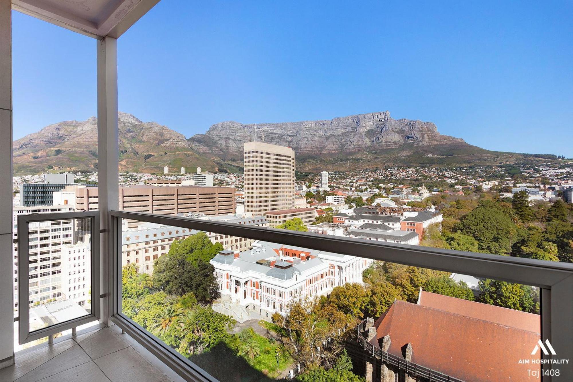 Hotel Taj Executive Suites, Private