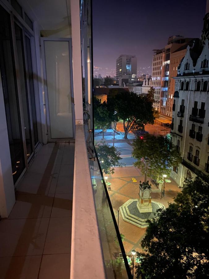 Taj Executive Suites, Private Hotel