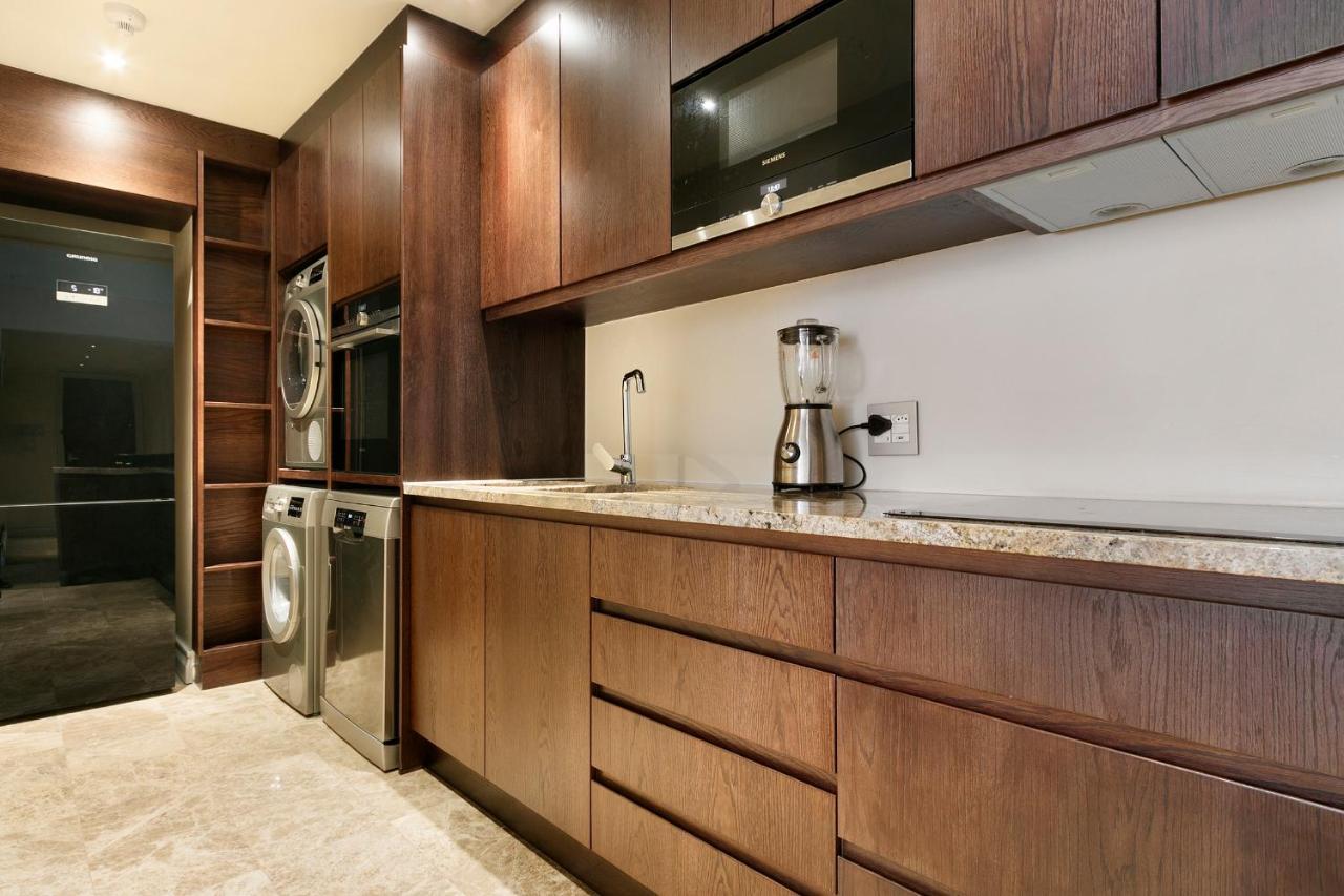 Taj Executive Suites, Private